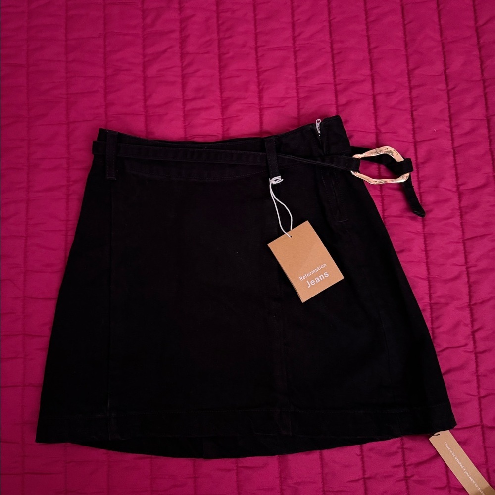 NWT REFORMATION SKIRT SIZE 23 BLACK‎ W BELT
